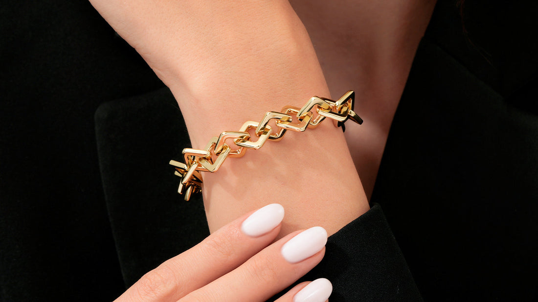 Gold Cuff Bracelet Models: From Minimal to Statement Designs