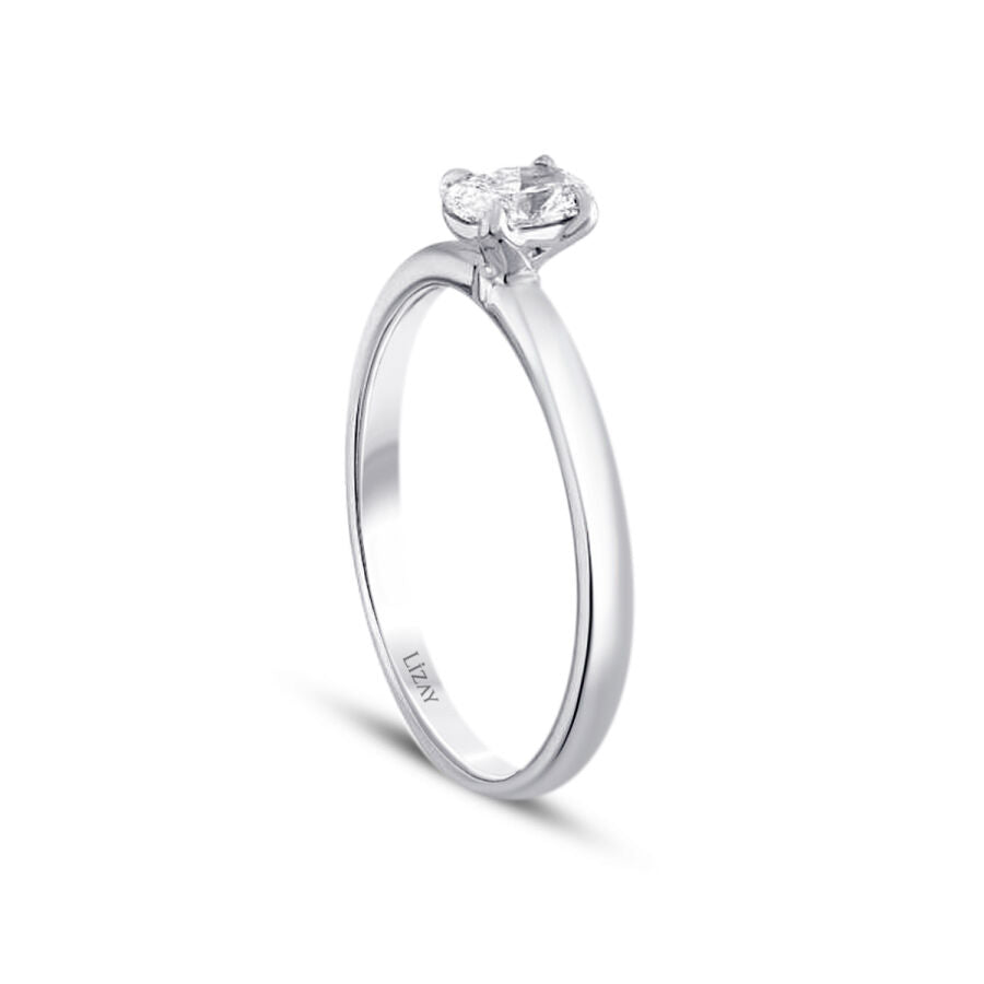 0,20 Carat Diamond Oval Solitaire Engagement Ring