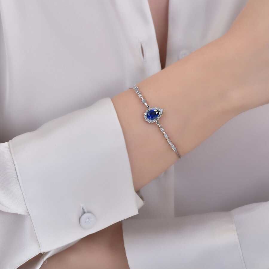 1,88 Carat Diamond Pear Sapphire Bangle