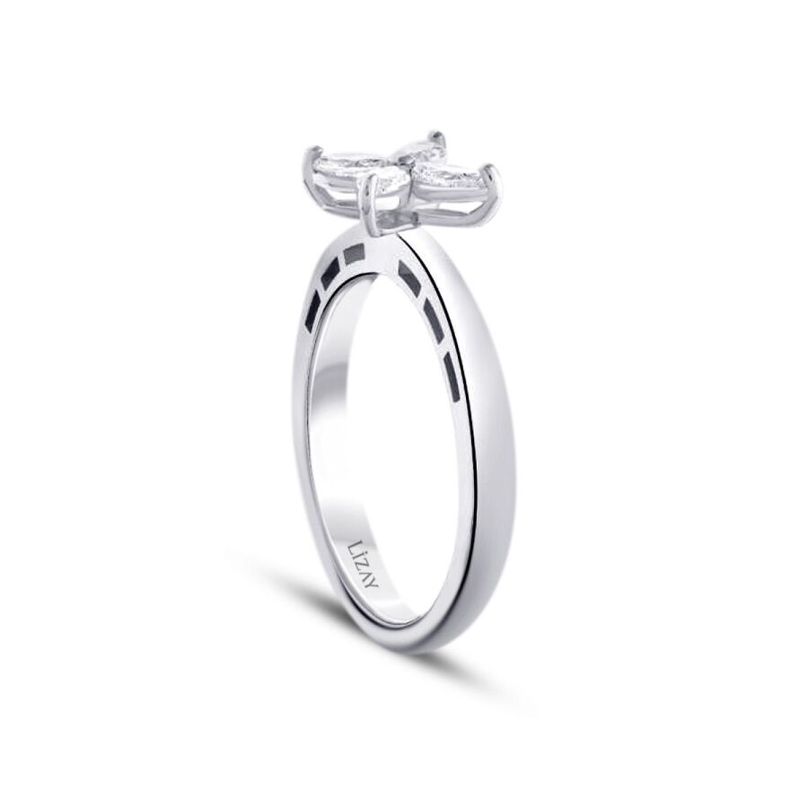 0,39 Carat Diamond Flower Marquise Ring