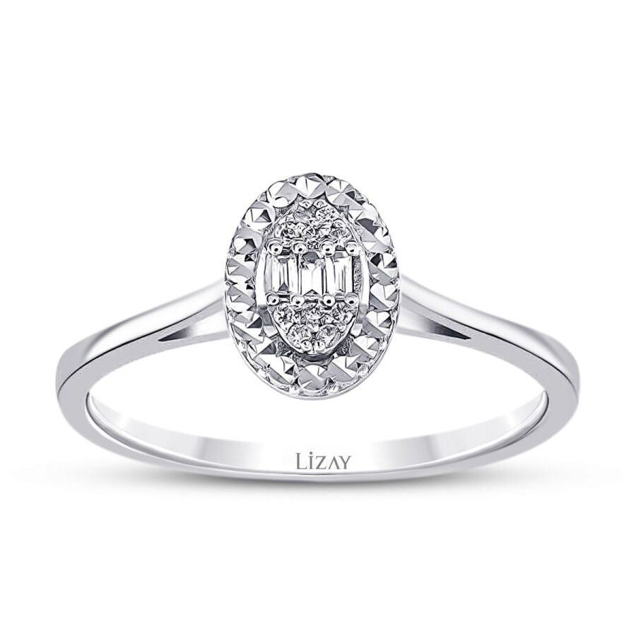0,06 Carat Diamond-Effect Oval Baguette Ring