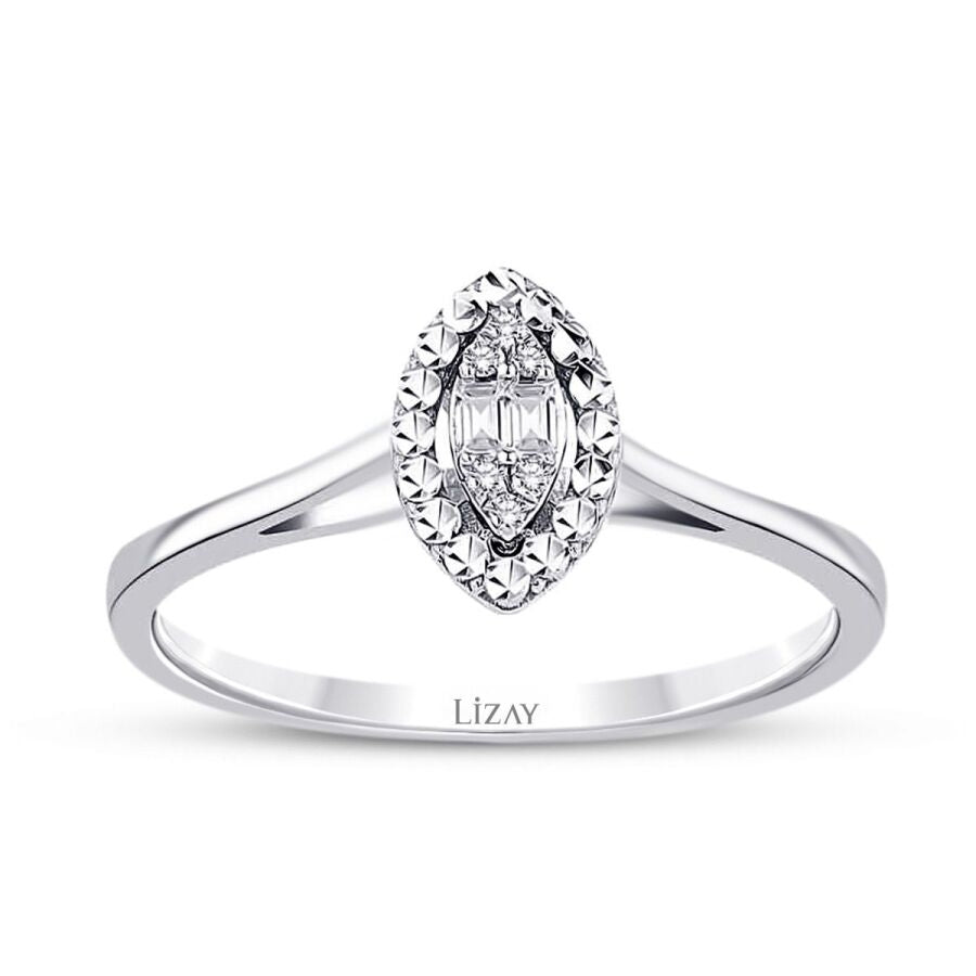 0,06 Carat Diamond Pear Baguette Ring
