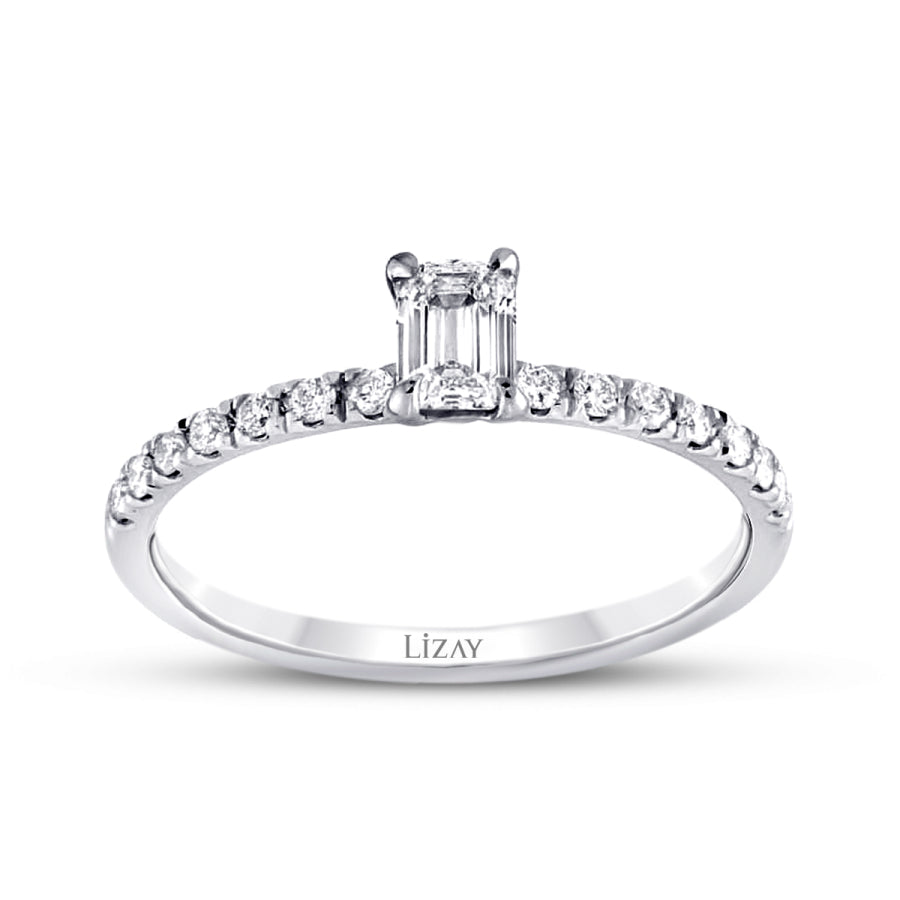 0,87 Carat Diamond Emerald Cut Solitaire Engagement Ring