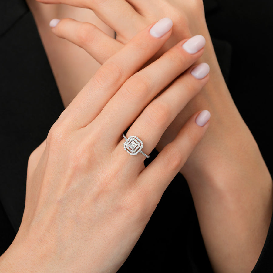 0,28 Carat Diamond Baguette Ring