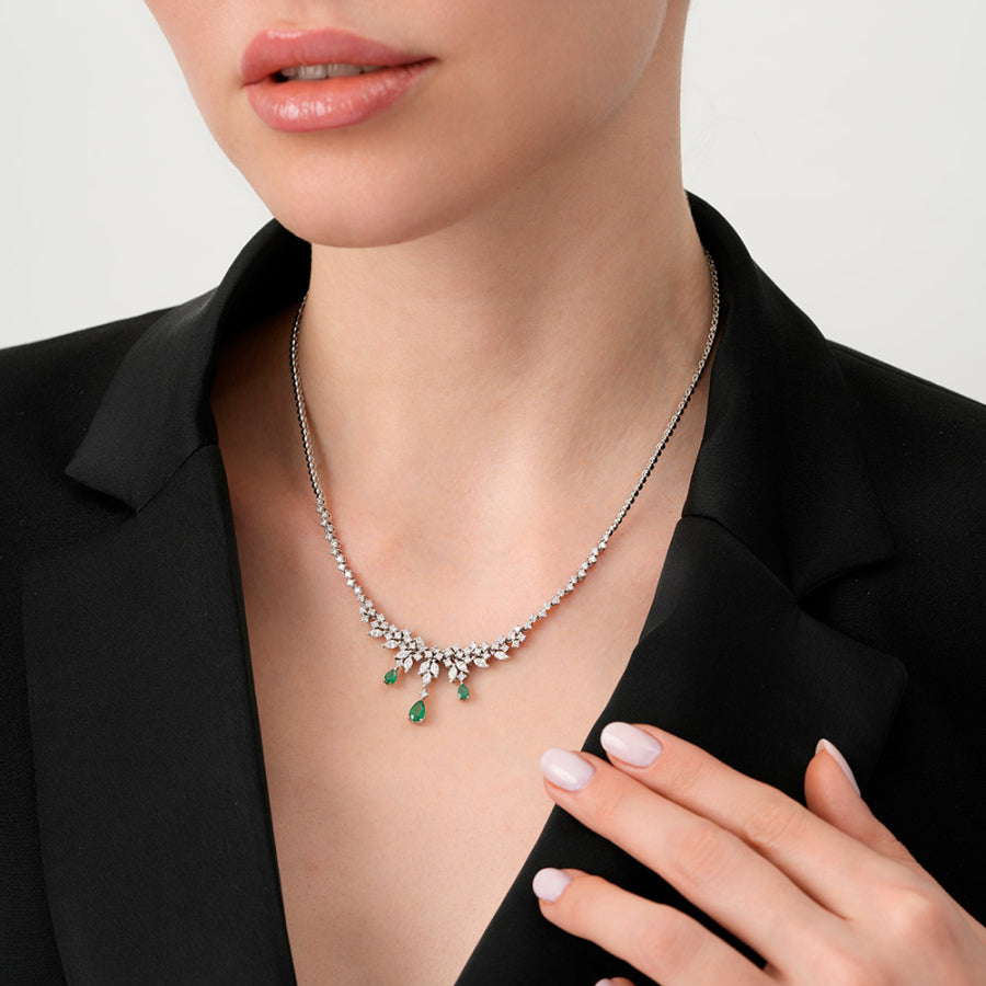 2,89 Carat Diamond Emerald Neckband
