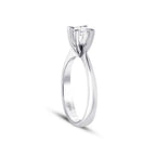 0,15 Carat Diamond Round Solitaire Engagement Ring