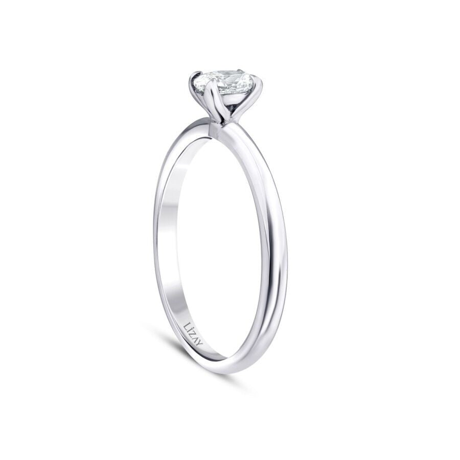 0,80 Carat Diamond Oval Solitaire Engagement Ring