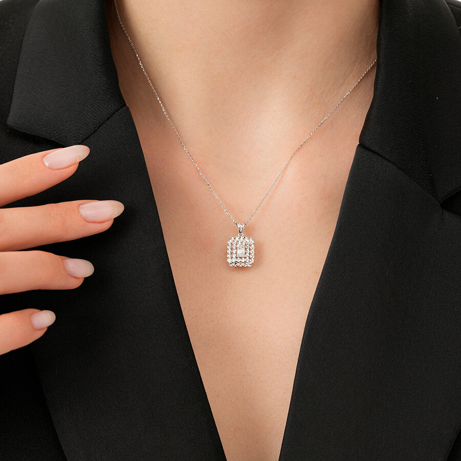 0,08 Carat Diamond Baguette Necklace