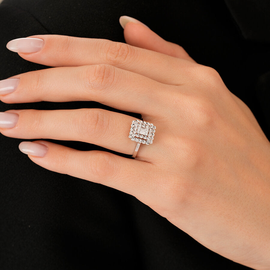 0,08 Carat Diamond Baguette Ring