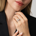 0,23 Carat Diamond Baguette Flower Ring