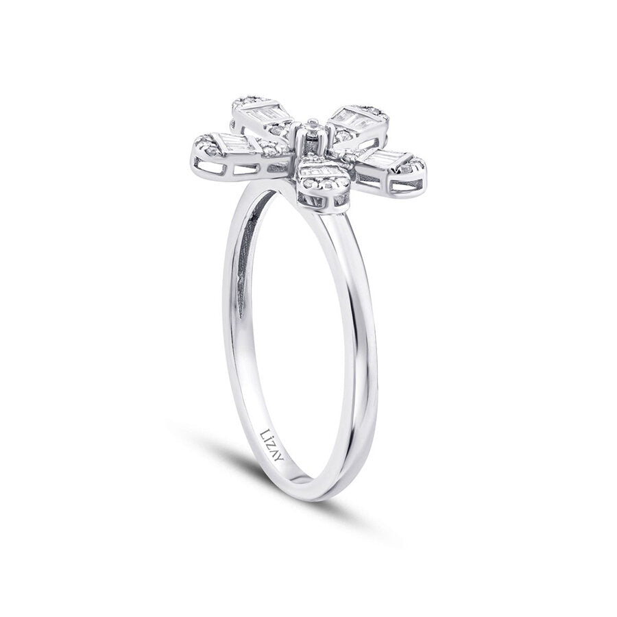 0,23 Carat Diamond Baguette Flower Ring