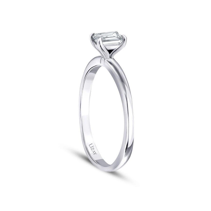 0,30 Carat Diamond Emerald Round Solitaire Engagement Ring