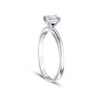 0,30 Carat Diamond Emerald Round Solitaire Engagement Ring