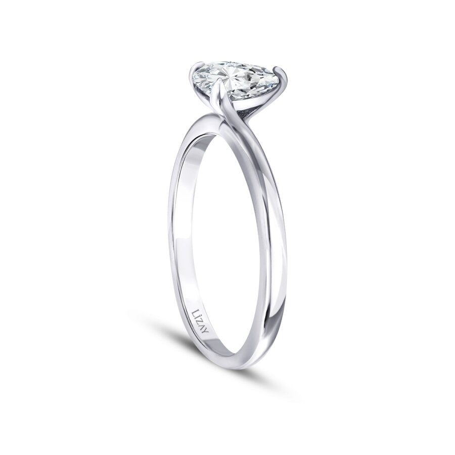 0,70 Carat Diamond Pear Solitaire Engagement Ring