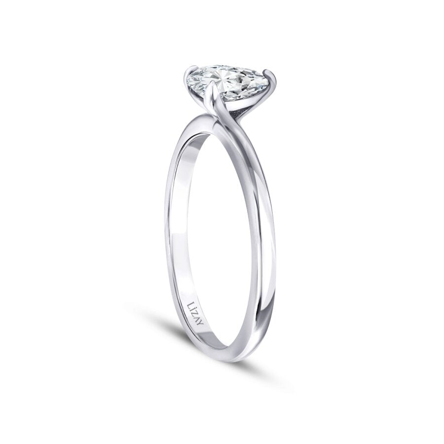 0,50 Carat Diamond Pear Solitaire Engagement Ring