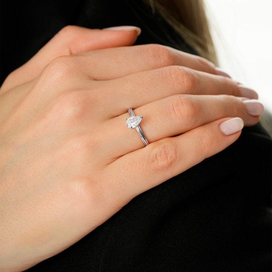 0,60 Carat Diamond Pear Solitaire Engagement Ring