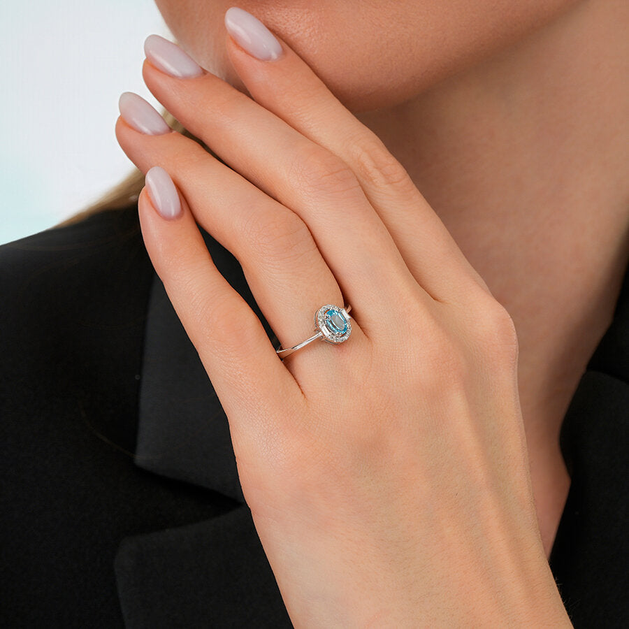 0,67 Carat Diamond Blue Topaz Baguette Ring