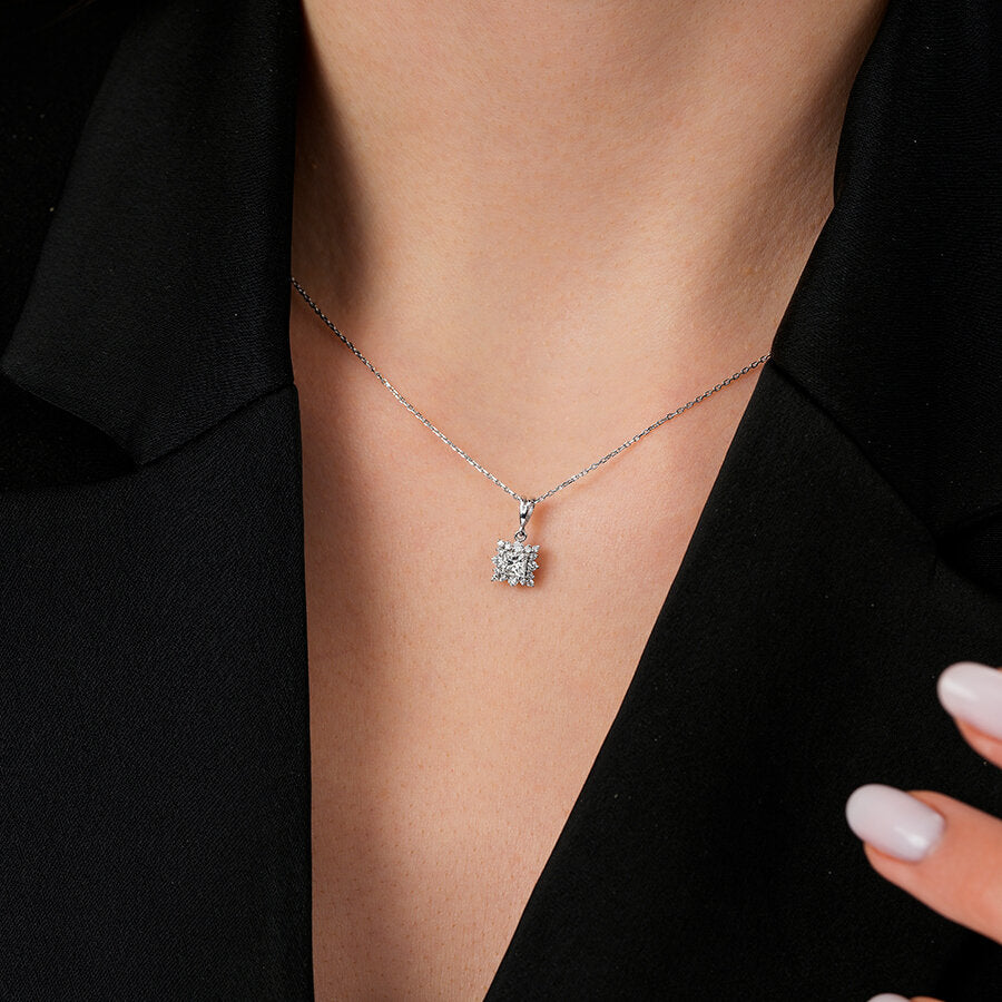0,48 Carat Diamond Square Necklace