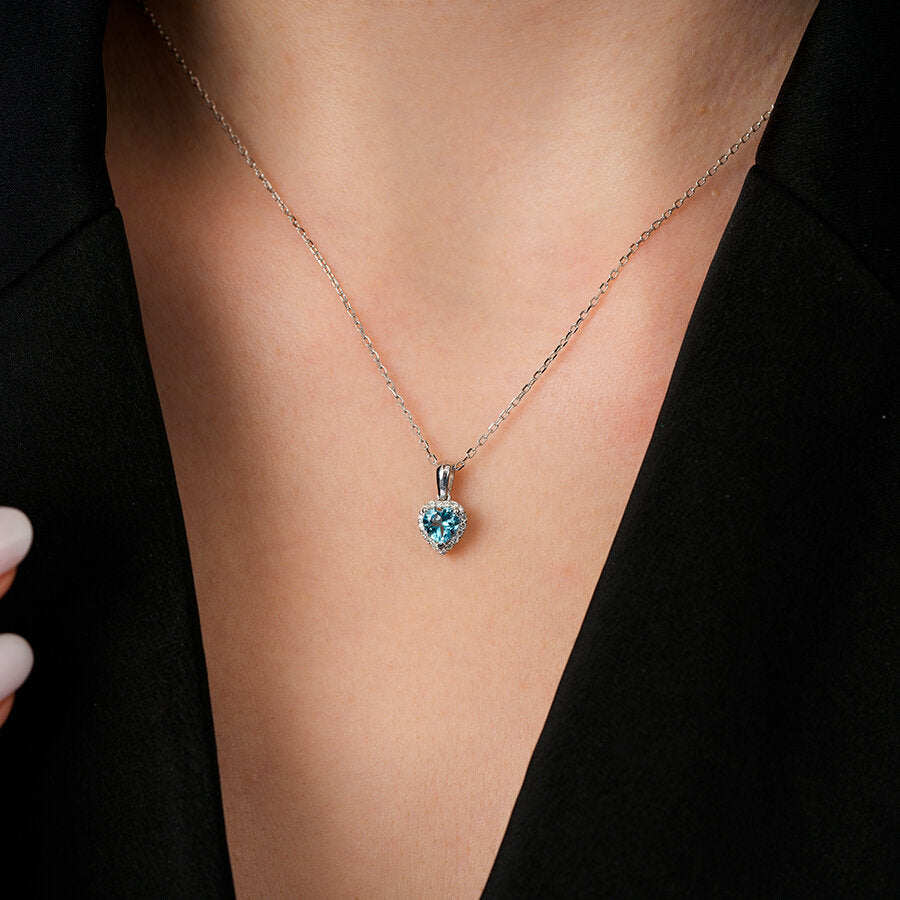0,61 Carat Diamond Blue Topaz Heart Necklace