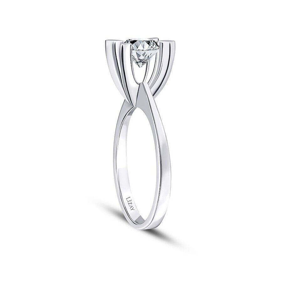 0,70 Carat Diamond Round Solitaire Engagement Ring