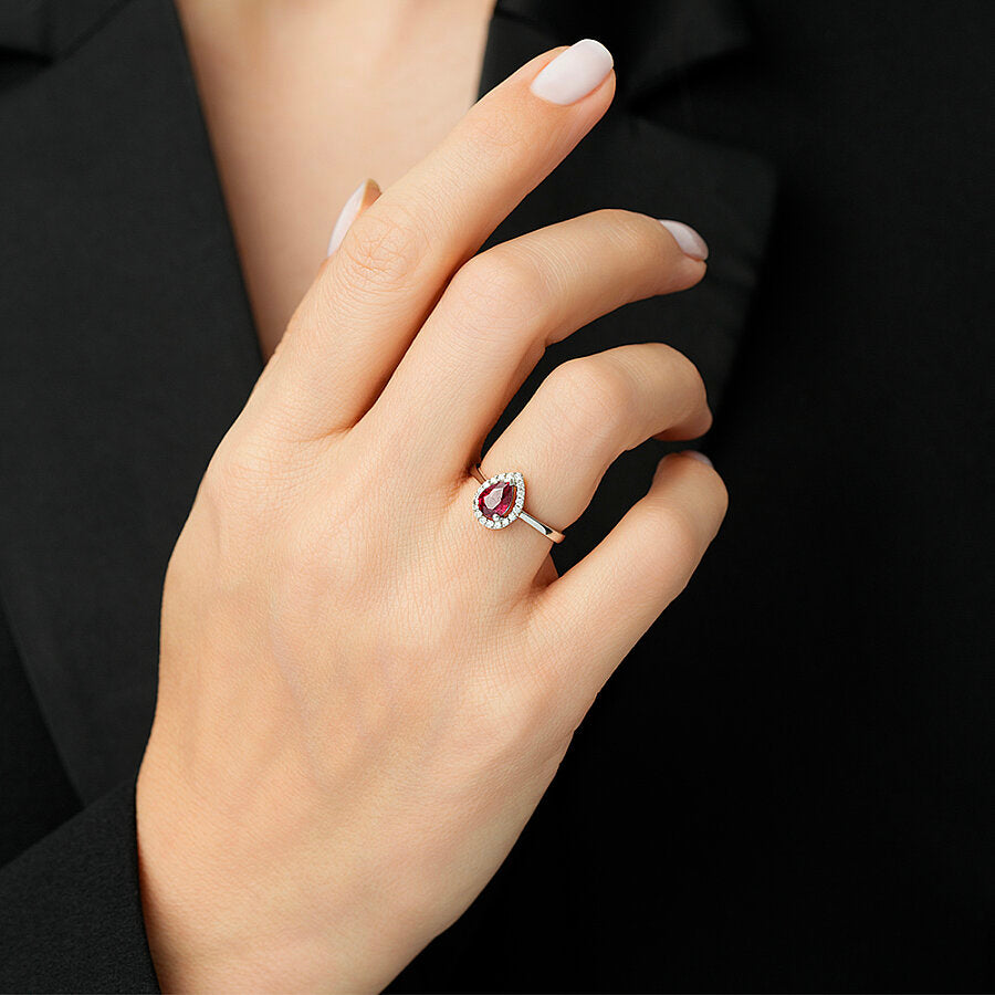 0,83 Carat Diamond Pear Ruby Ring