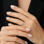 0,87 Carat Diamond Emerald Cut Solitaire Engagement Ring