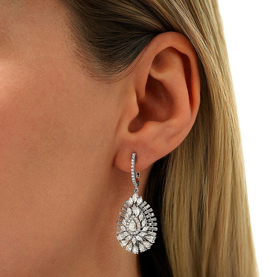 3,72 Carat Diamond Baguette Stone Pear Earring