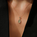 0,74 Carat Diamond Round Stone Pear Necklace