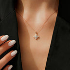 0,14 Carat Diamond Flower Necklace