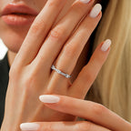 0,34 Carat Diamond Baguette Detailed Ring