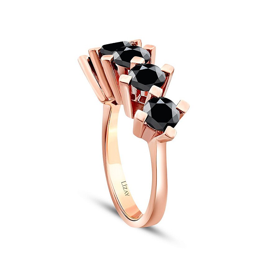 2,39 Carat Black Stone Five Stone Ring