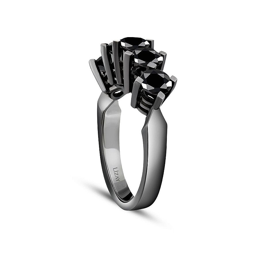 1,55 Carat Black Stone Five Stone Ring