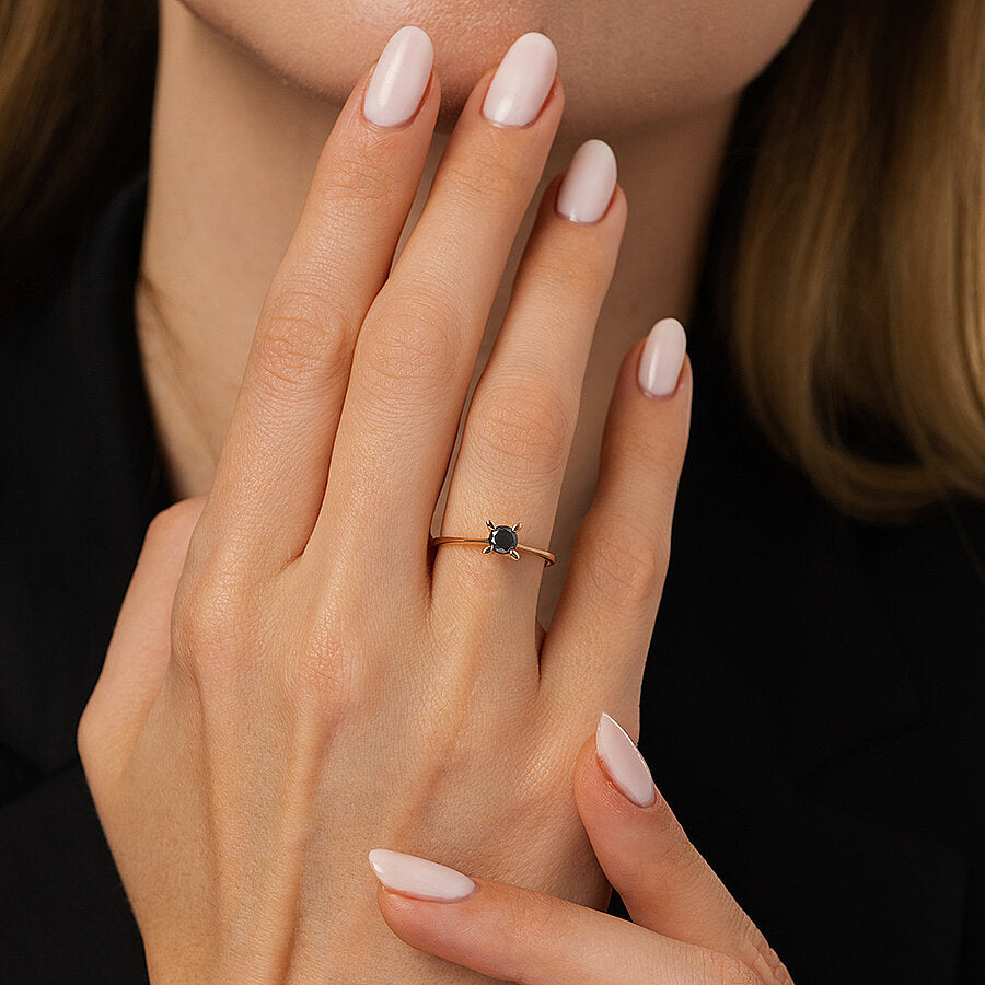 0,29 Carat Black Stone Solitaire Ring