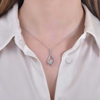 0,63 Carat Diamond Flower Baguette Necklace
