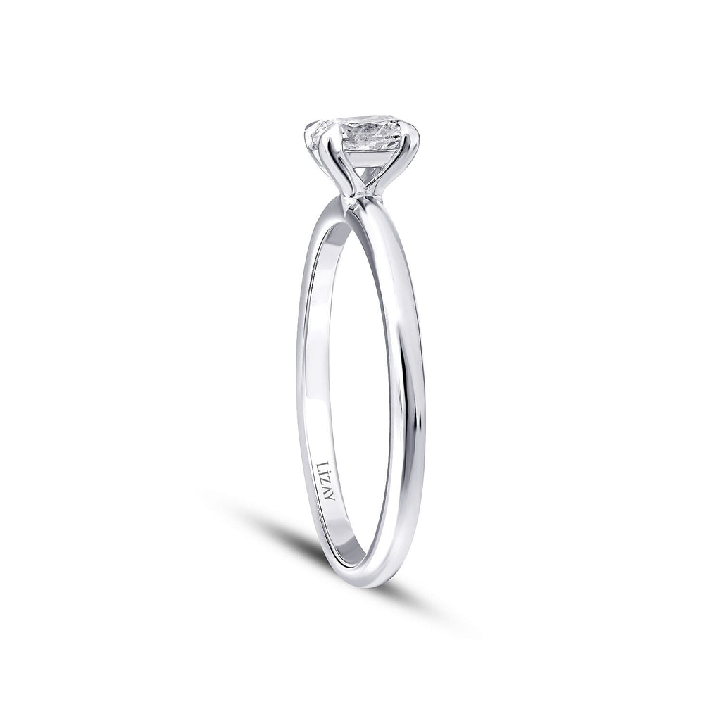 0,30 Carat Diamond Oval Solitaire Engagement Ring