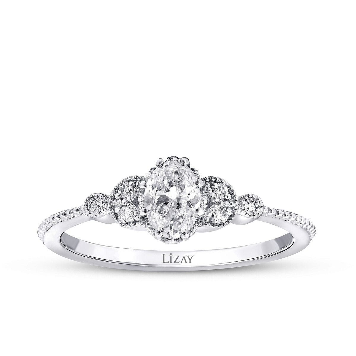 0,44 Carat Diamond Oval Solitaire Engagement Ring