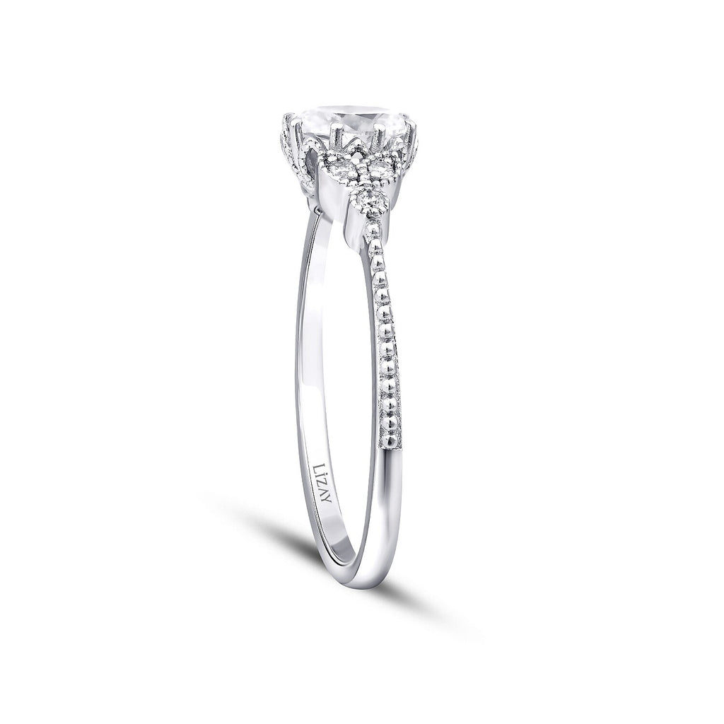 0,44 Carat Diamond Oval Solitaire Engagement Ring