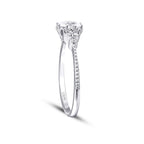 0,44 Carat Diamond Oval Solitaire Engagement Ring