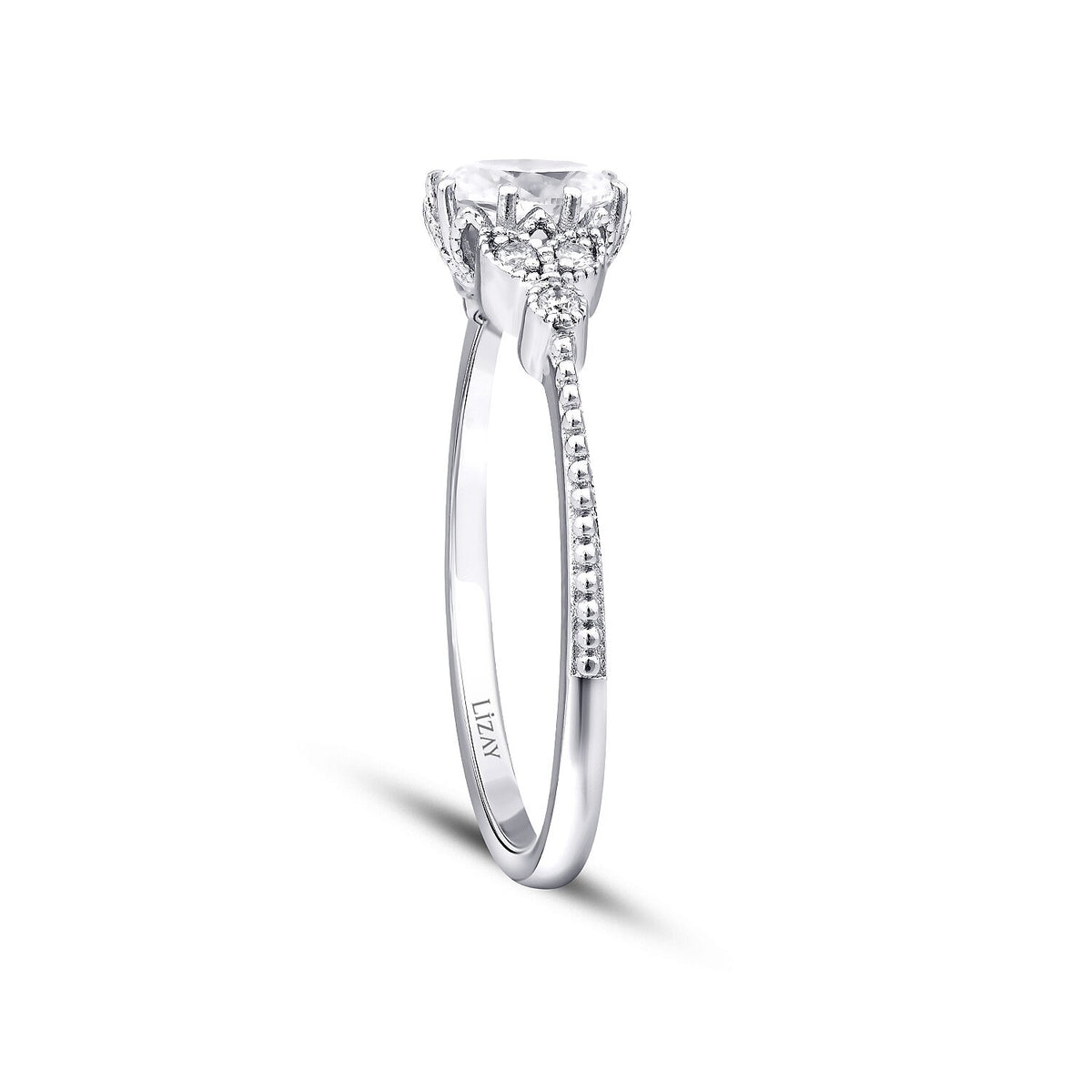 0,44 Carat Diamond Oval Solitaire Engagement Ring