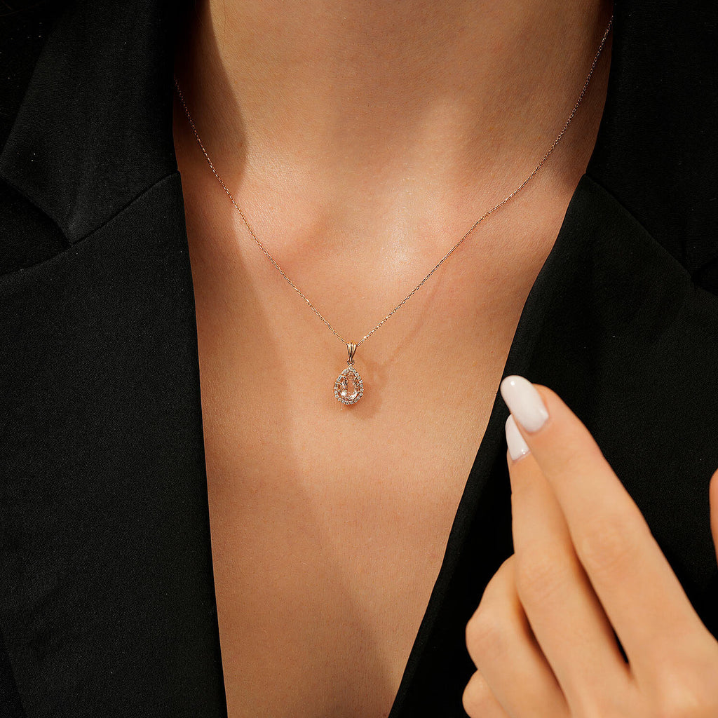 0,72 Carat Diamond Morganite Necklace