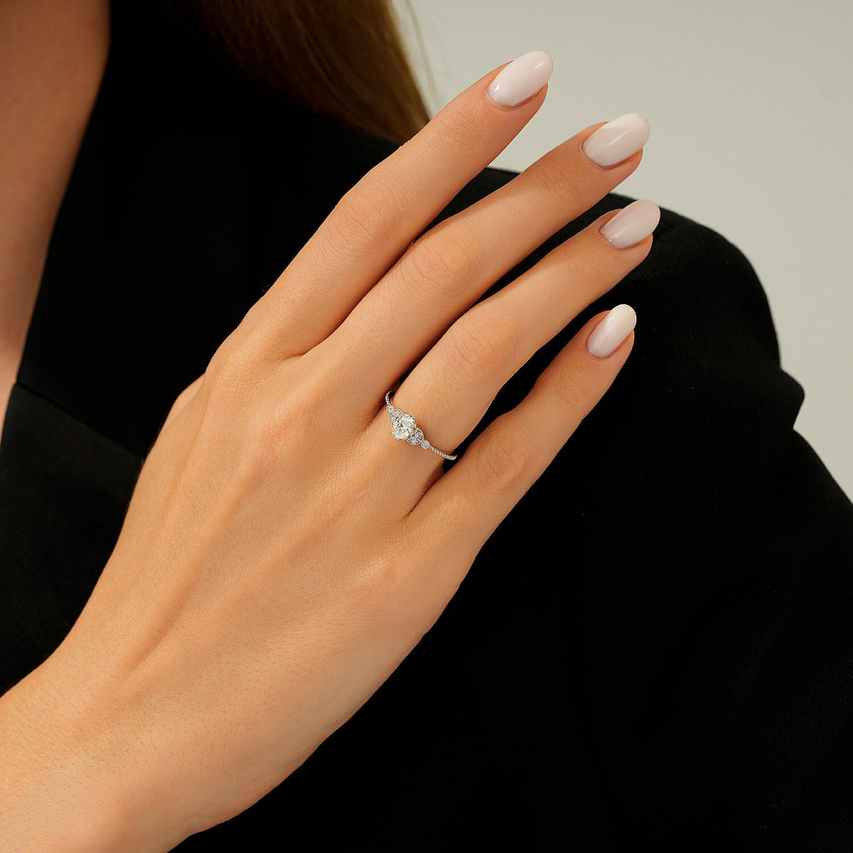 0,44 Carat Diamond Oval Solitaire Engagement Ring