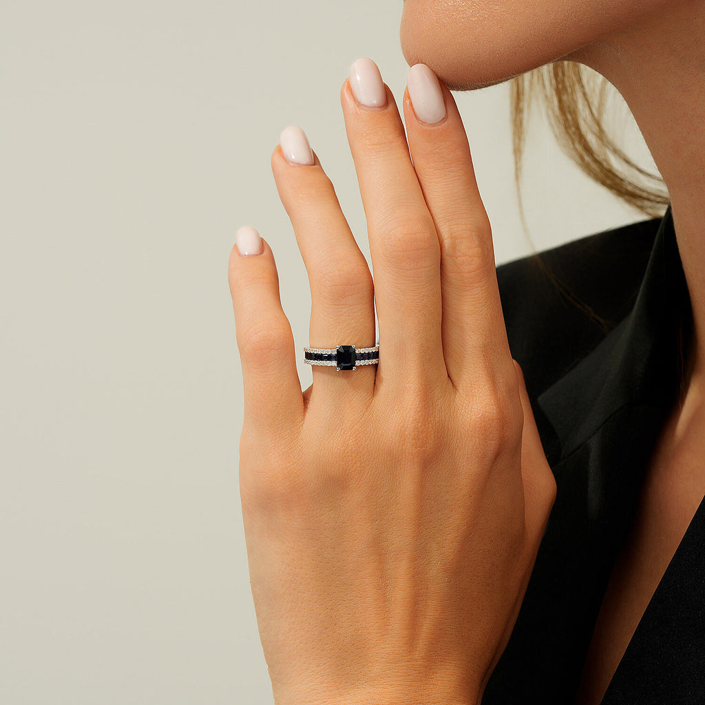 1,95 Carat Diamond Sapphire Ring