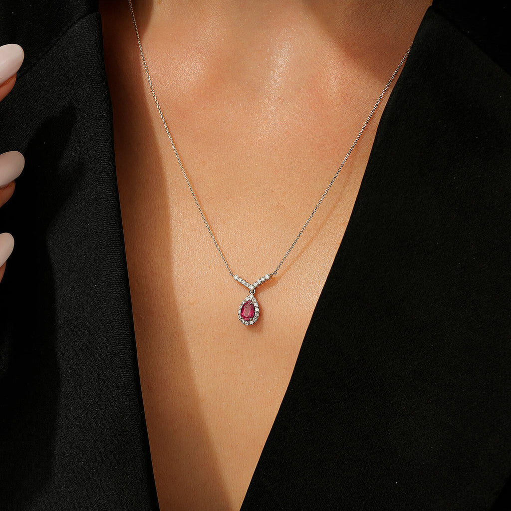 0,77 Carat Diamond Ruby Necklace