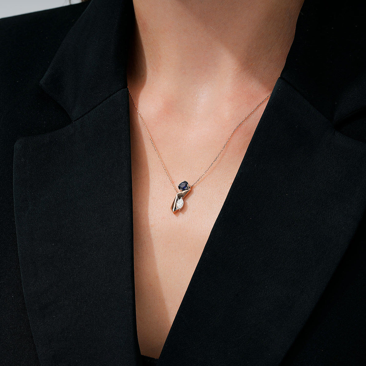 0,75 Carat Diamond Sapphire Necklace