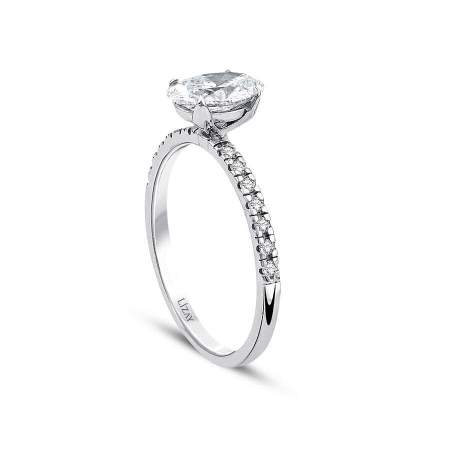 1,30 Carat Diamond Oval Solitaire Engagement Ring