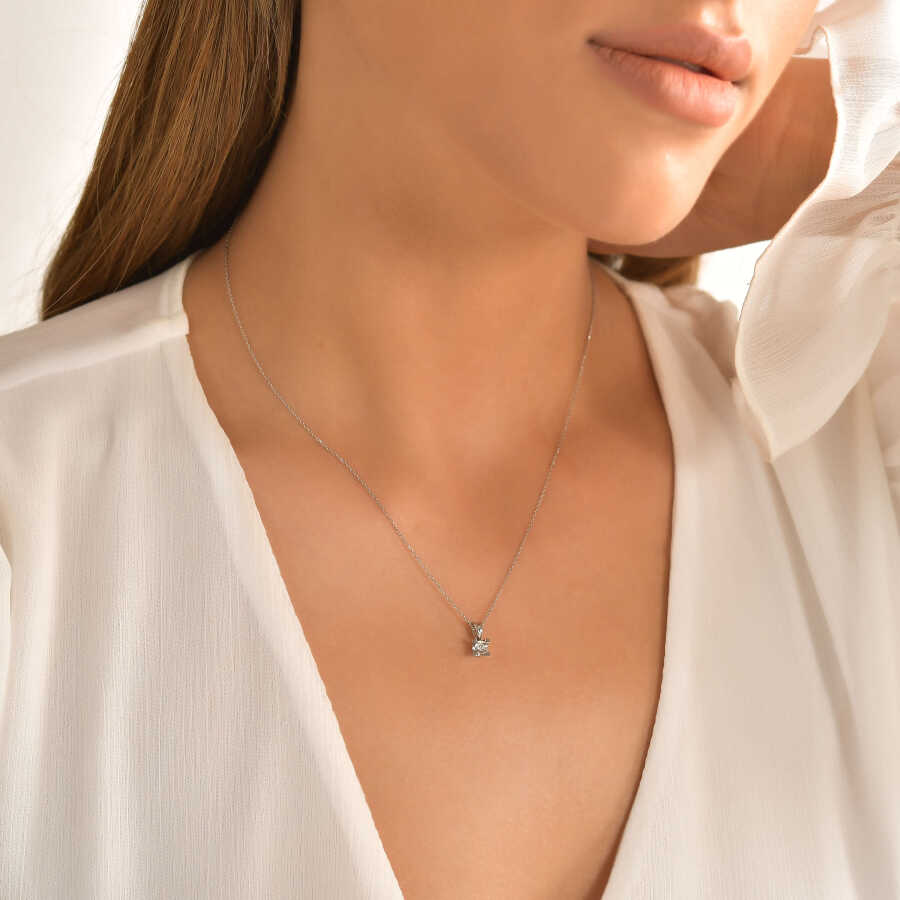 0,04 Carat Diamond Solitare Necklace