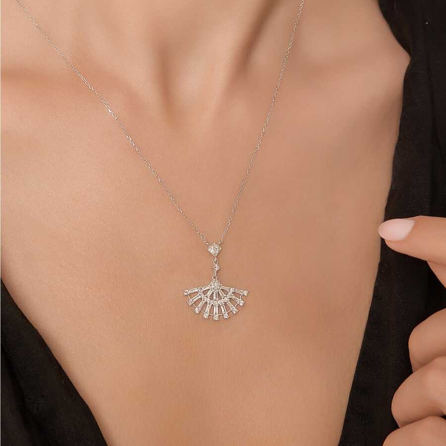 0,57 Carat Diamond Baguette Necklace