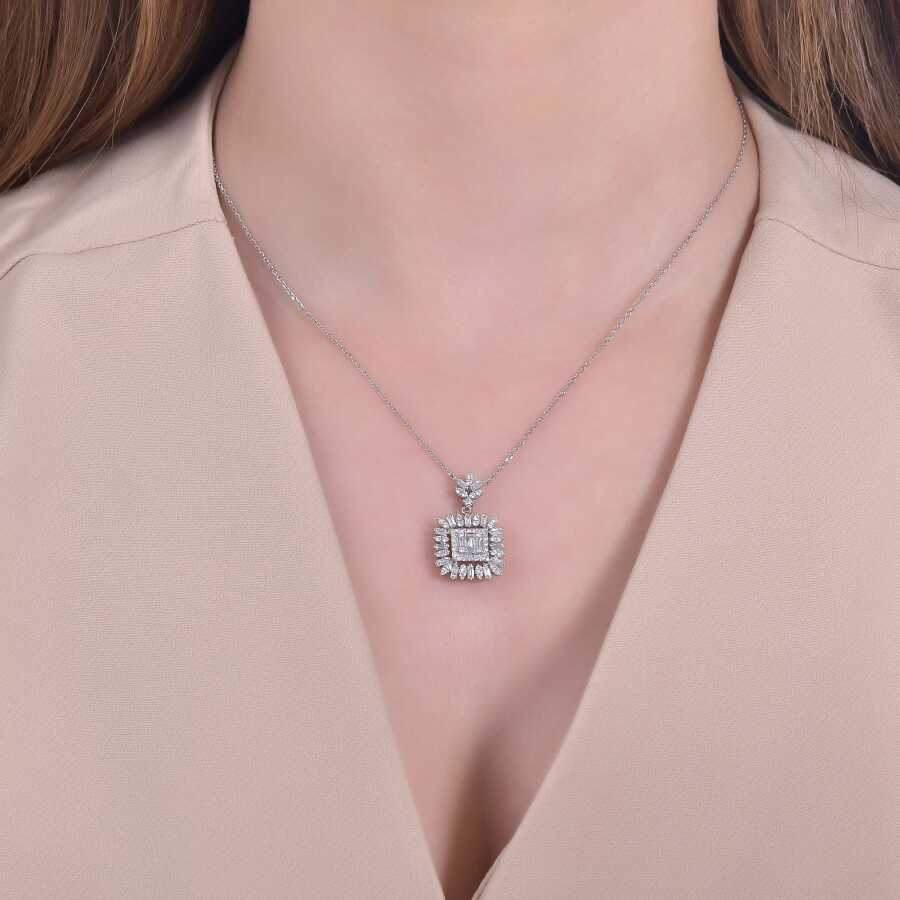 0,76 Carat Diamond Baguette Necklace