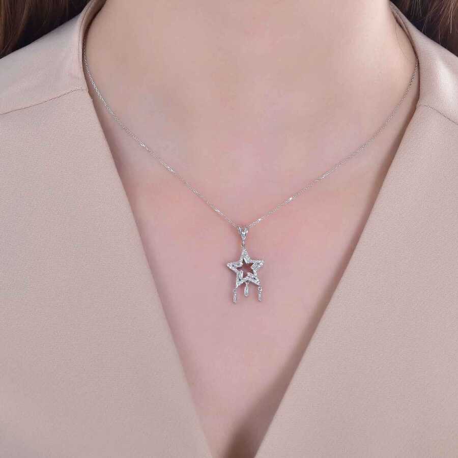 0,38 Carat Diamond Baguette Star Necklace