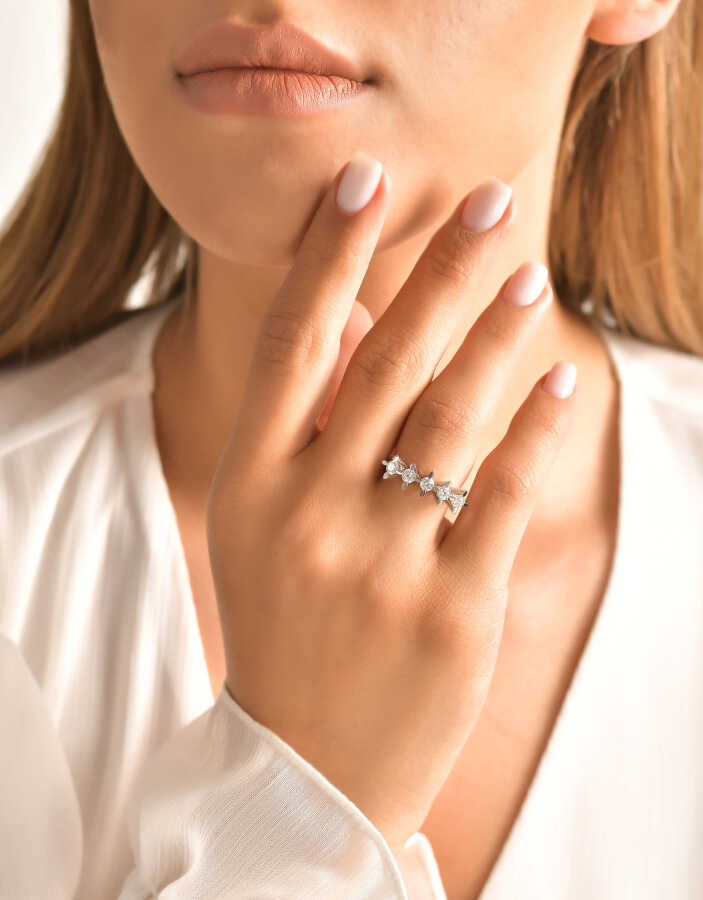 0,75 Carat Diamond Five-Stone Ring